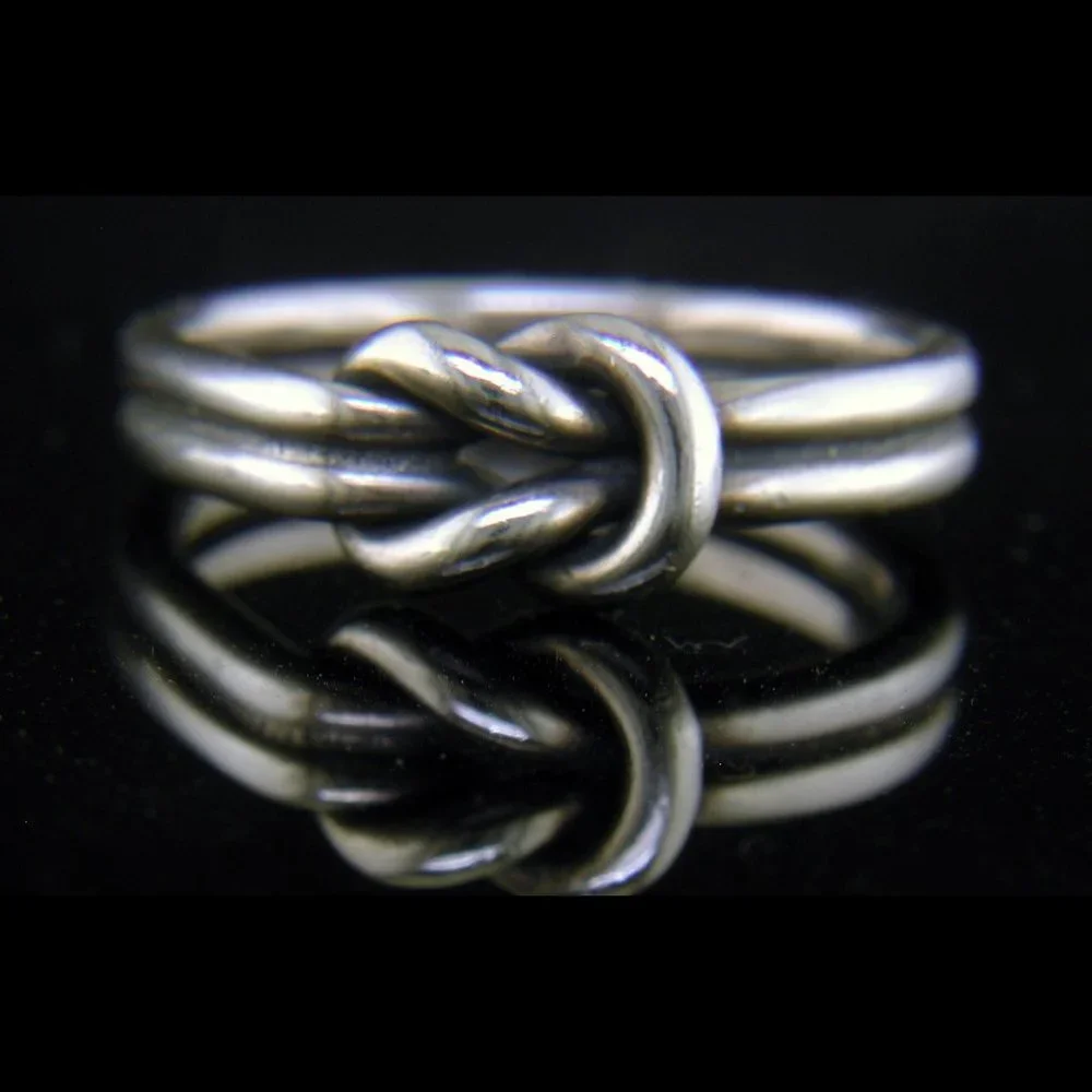 James Avery Sterling Lover's Knot Ring Size 9 - Picture 1 of 6
